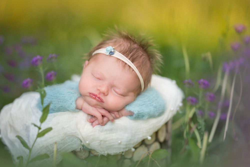 outdoor newborn photos
